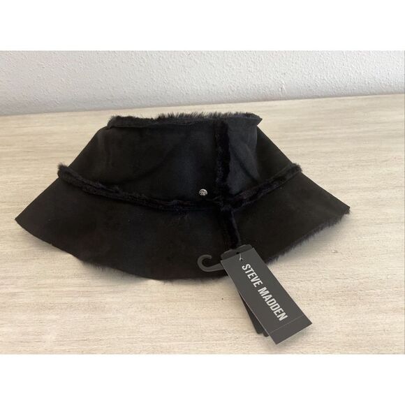 Steve Madden Black Reversible Faux Fur Suede Bucket Hat - Picture 8 of 8